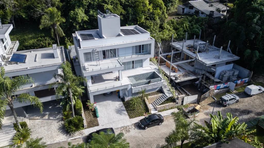 Vista aérea da Casa C/K, no Canajurê, em Florianópolis