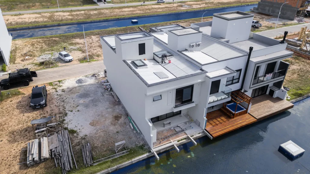Casa E/F, em Deltaville, vista de drone pelos fundos